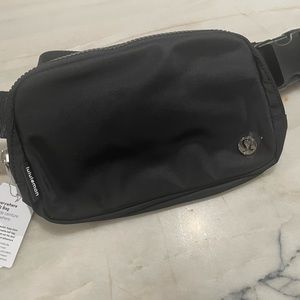 Lululemon Everywhere Belt Bag Black NWT
